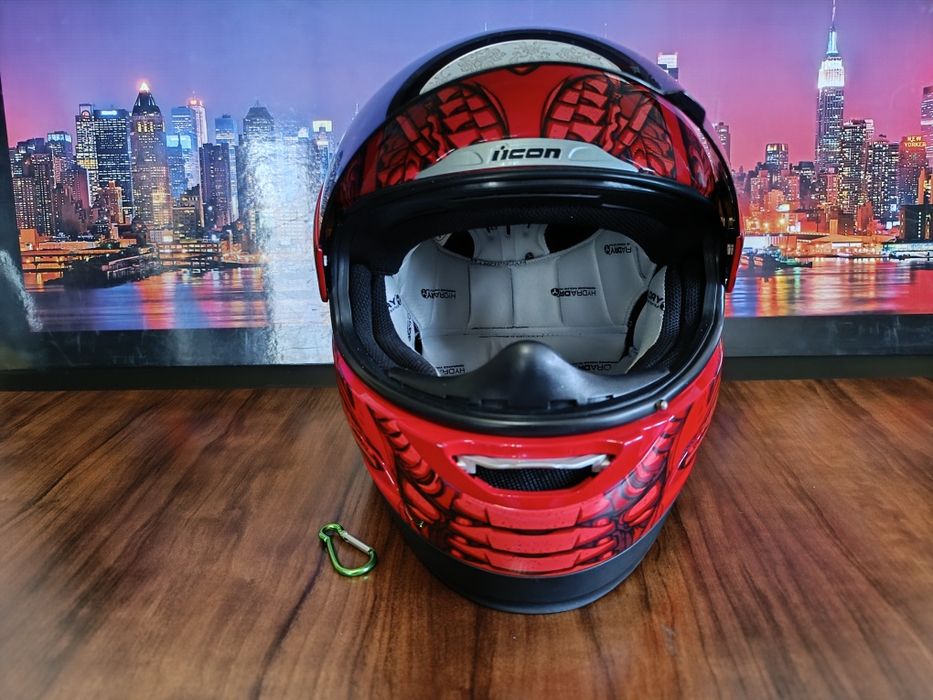 Мото шлем от бренда ICON original