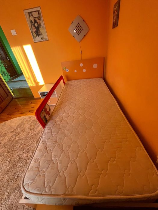 Mobila copii - birou cu biblioteca, dulap, pat cu saltea, noptiera