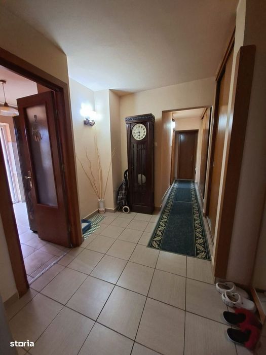 Apartament 3 camere decomandate, cu balcon ,zona Dacia ,centarala gaze