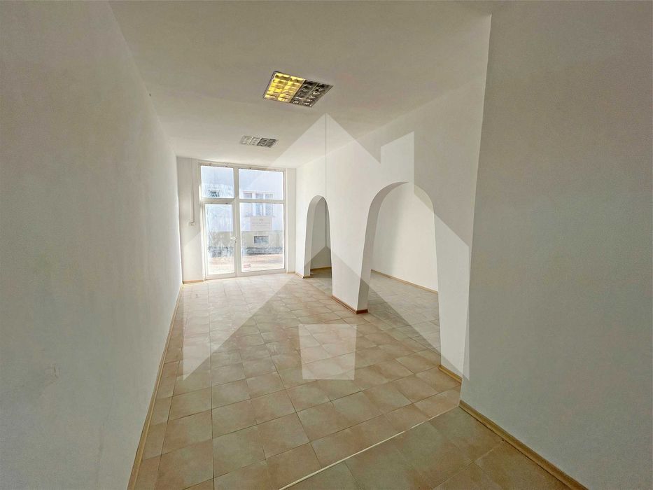 Дава под наем МАГАЗИН 43 кв.м. в гр. Нови пазар. Зад ОБЩИНАТА.