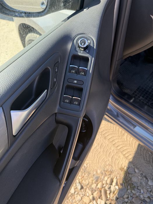 VOLKSWAGEN Golf 2012 — imagine 4