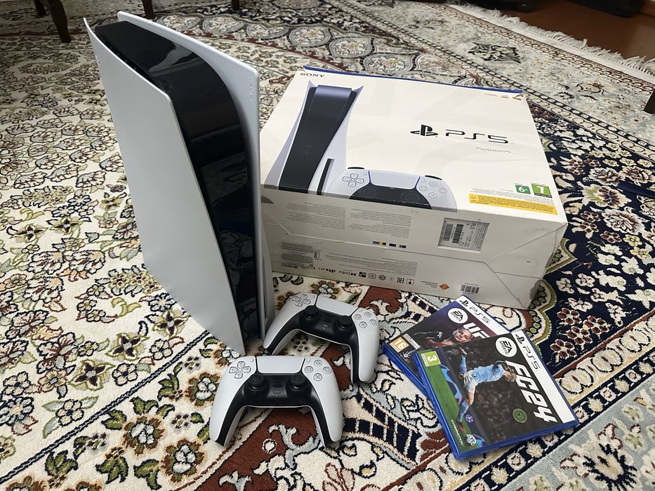 Playstation 5 с двумя Dualsense