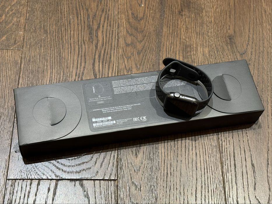 Apple Watch SE Nike Edition 40 мм