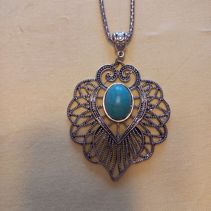 Продавам бижута .