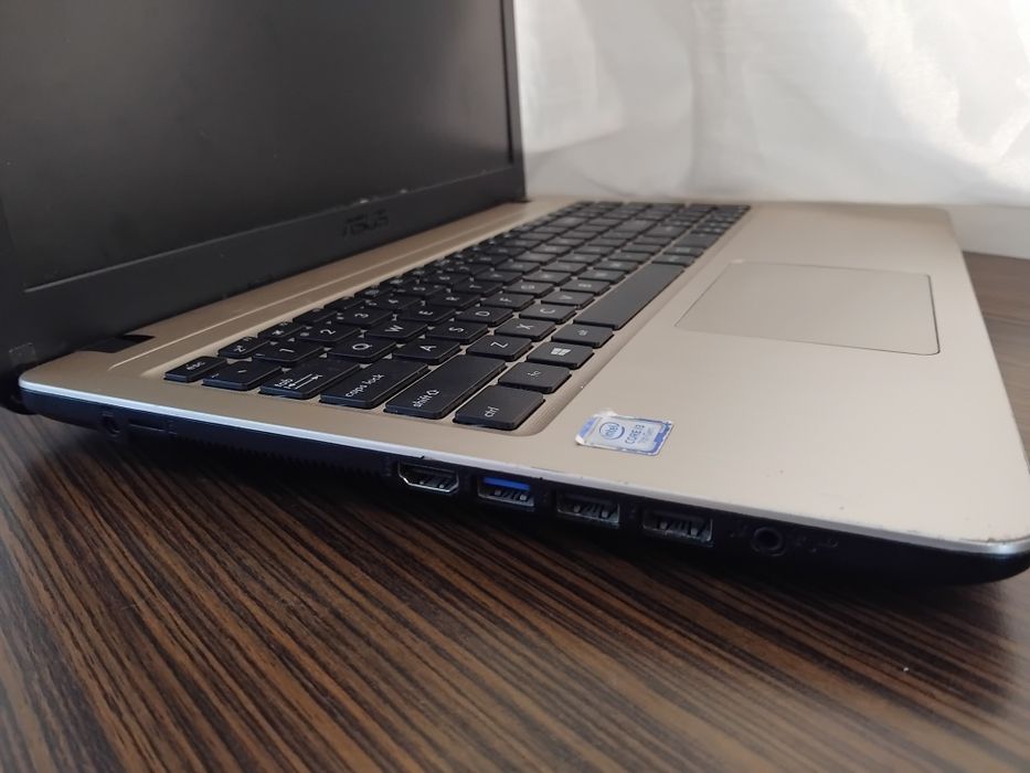 Leptop ASUS intel core i3 7th Gen Sonic Master