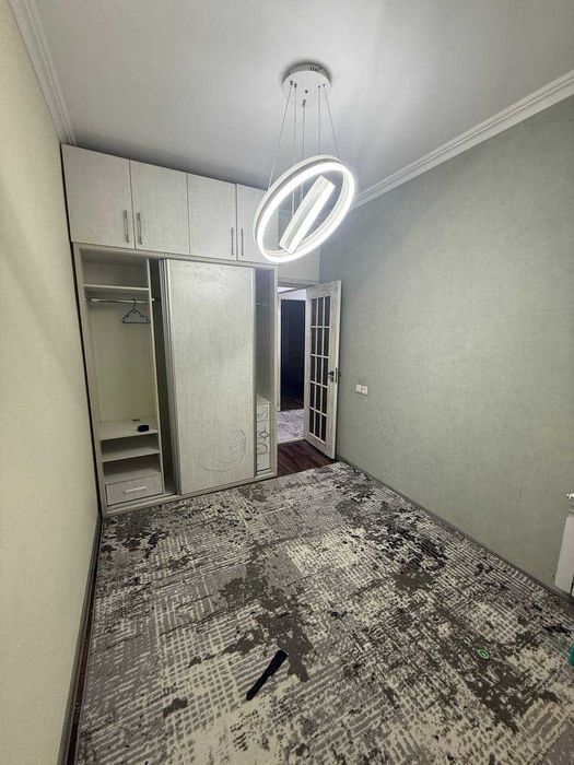 Сергели-7, 300 школа, 3-бекат метро яқин 1-этаж 3 хона қилинган