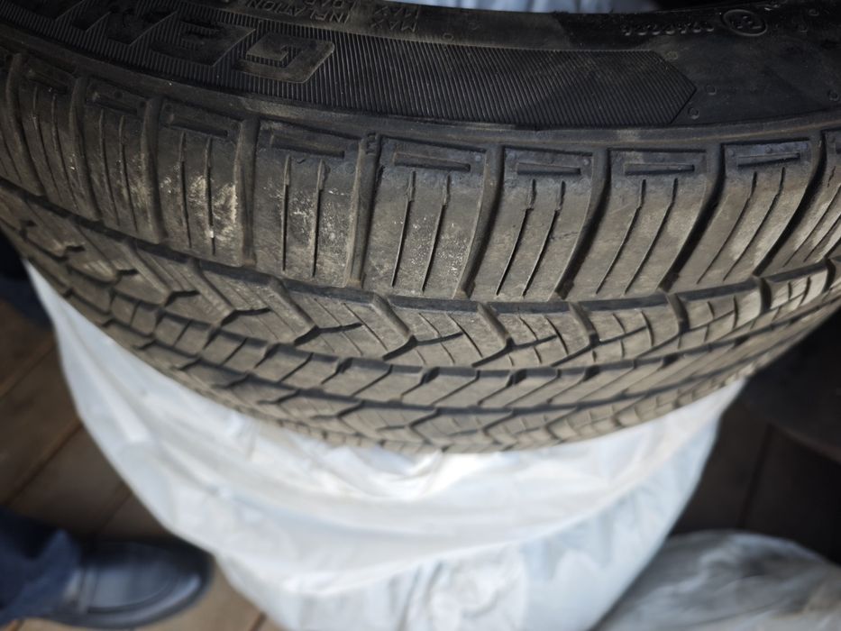 Продам шины 245/40/19