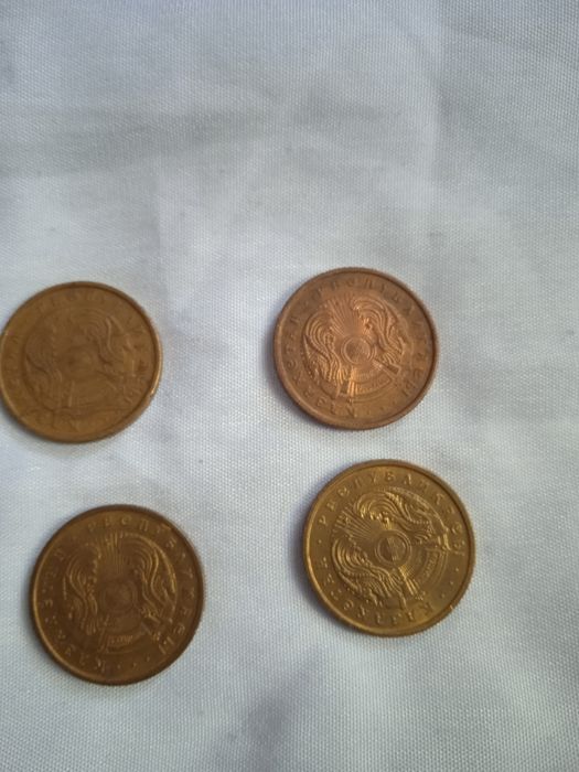 Монеты - тиыны .