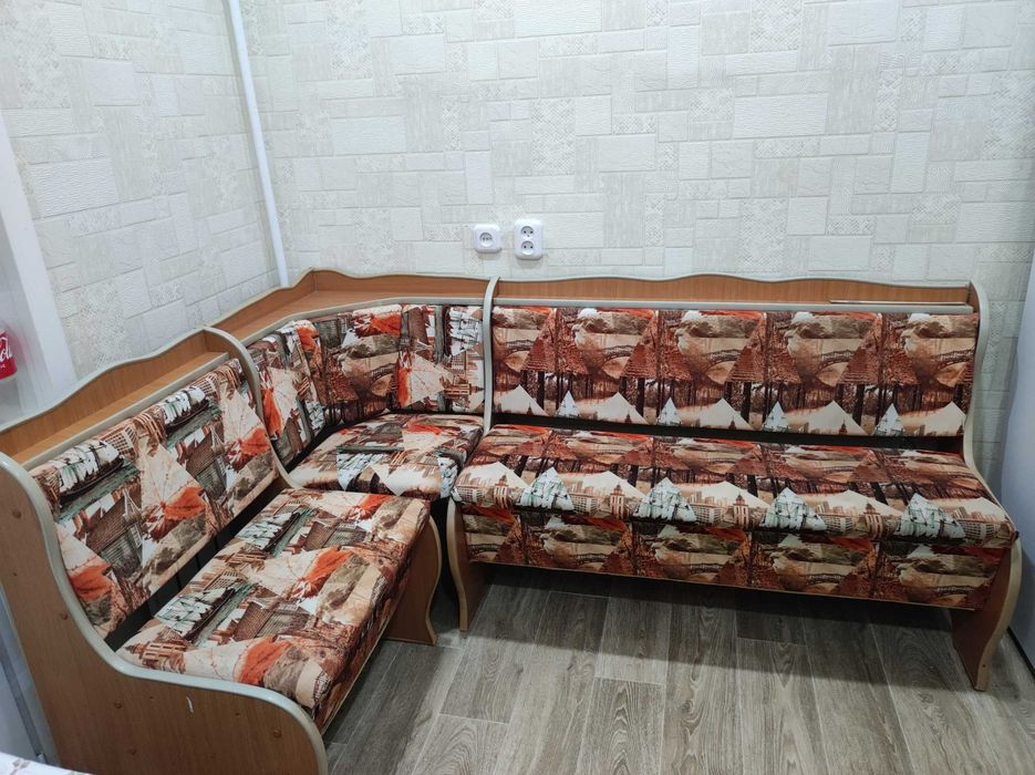 Угловой кухонный диван