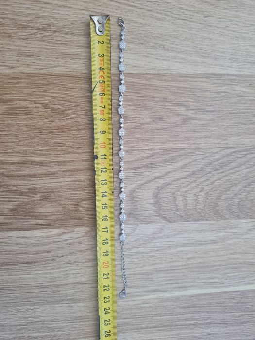 Сребърна гривна  с камъчета