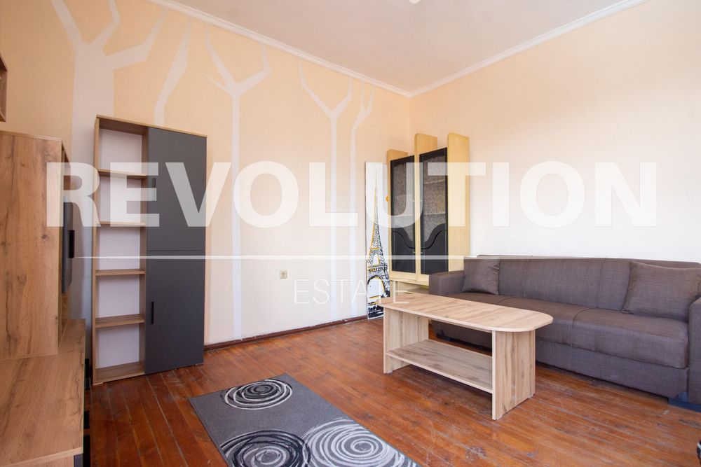 Дава се под наем Двустаен апартамент в София, Център - 65 кв.м за 500 € - Снимка #1