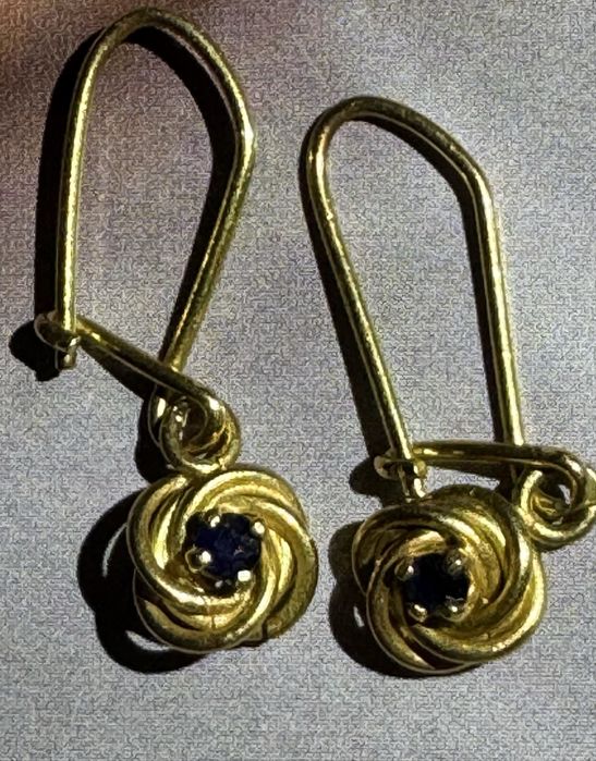 Vand cercei din aur 18 k cu safir