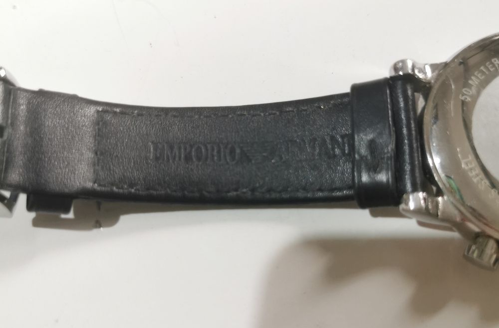 Часовник хронограф EMPORIO ARMANI в отлично състояние с минимални след