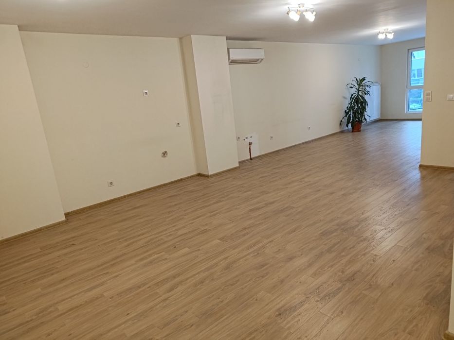 Дава се под наем Офис в София, Гео Милев - 90 кв.м за 747.66 € - Снимка #1