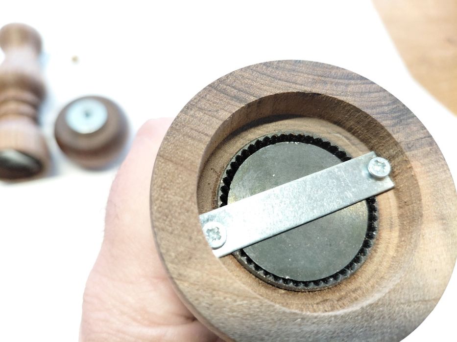 Дървени(Орех) мелнички за сол/пипер