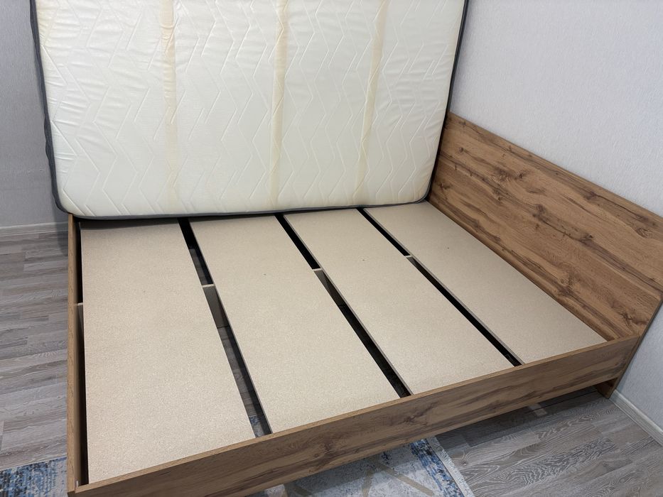 Продам спальную кровать