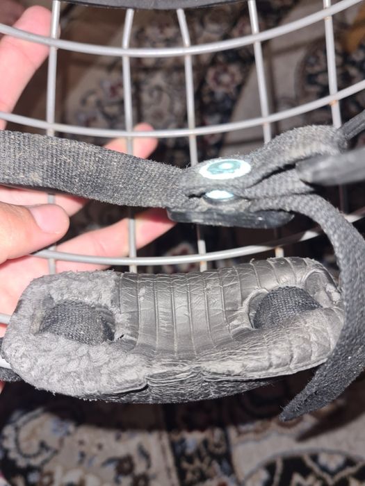 Продаю хоккейный шлем BAUER