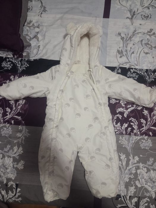 Combinezon bebeluși h&m nr. 62(2-4 luni)