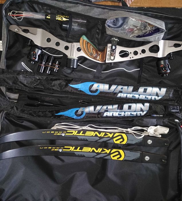 Продавам спортен лък рекърв.Подходящ за barebow