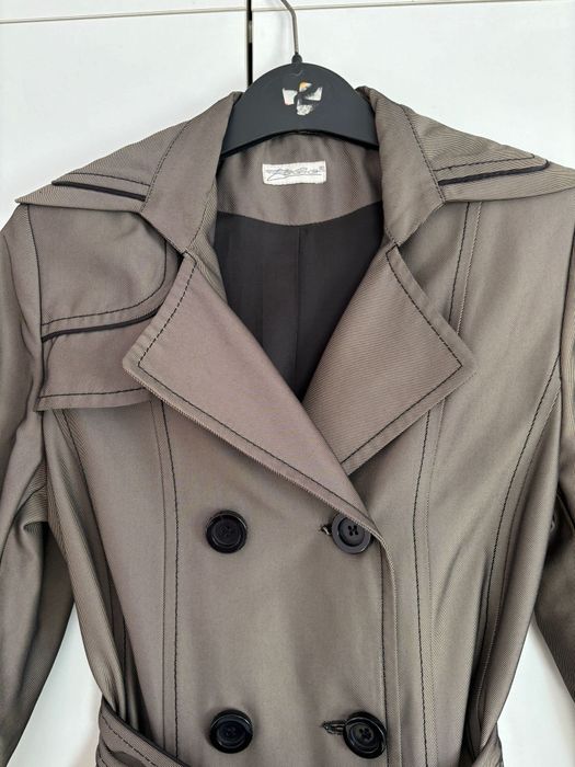 Продавам шлифер/тренчкот на български бранд