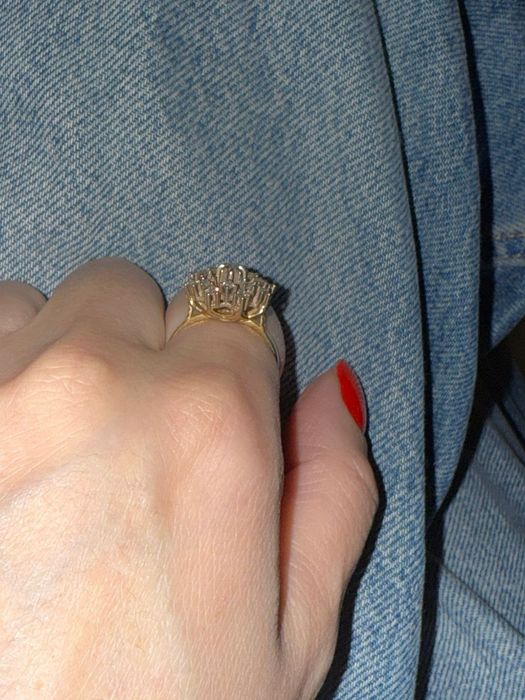 Срочно Кольцо с бриллиантом Москва