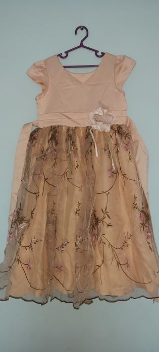 Платье нарядное, на девочку 8 лет