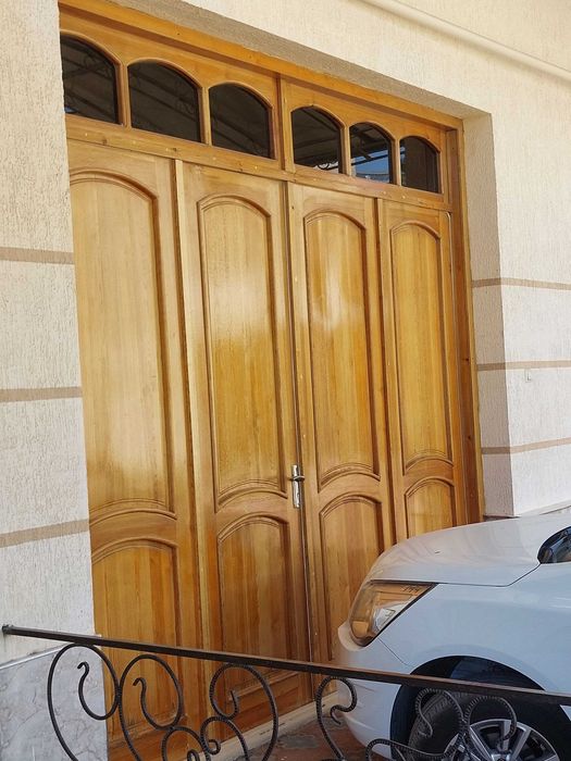 3×2.8 m Katta Eshik Sotiladi