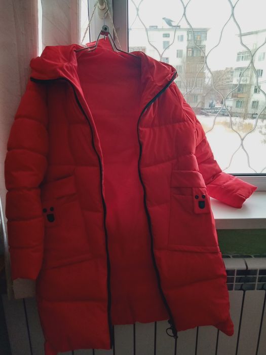 Продам красный пуховик