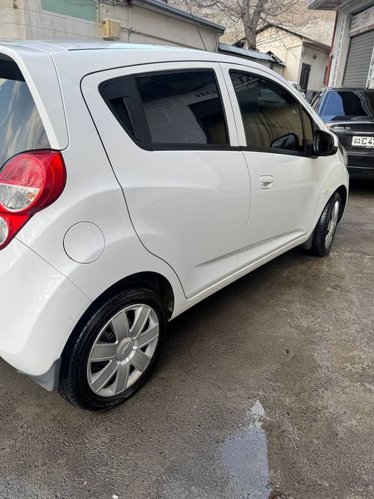 Spark mexanika sotiladi 2019 rangi oq kraska 1ta petno