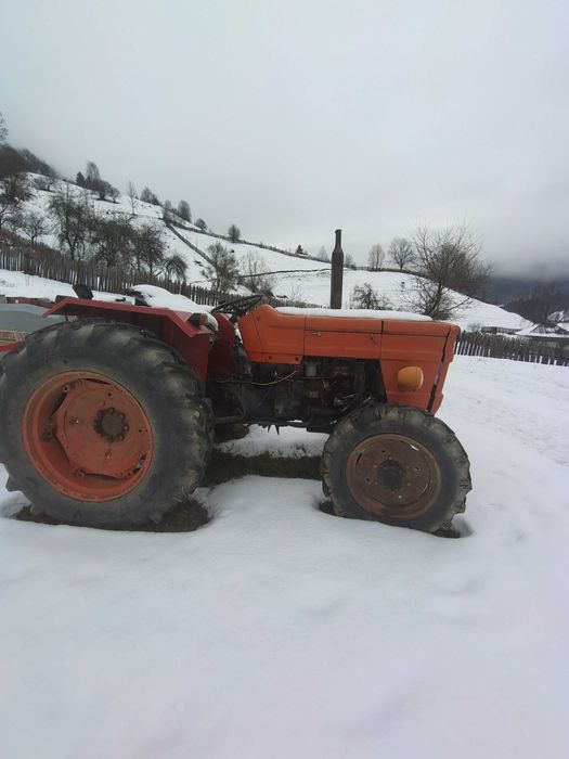Vând tractor fiat 445