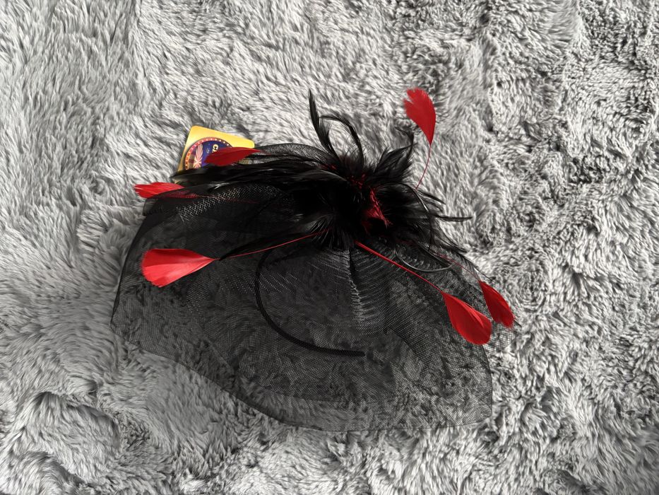 Vand set palarie si coronita carnaval