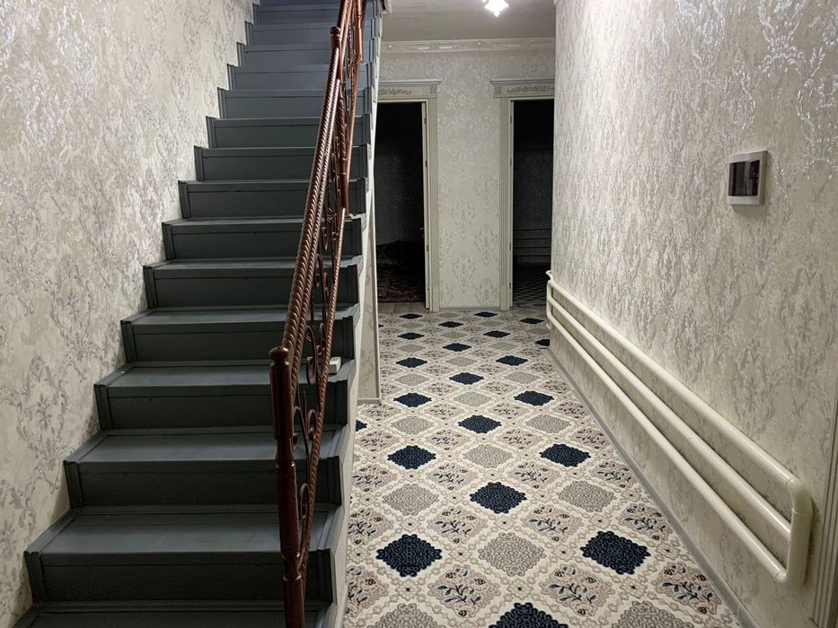 Barcha sharoitlarga ega UY SOTILADI