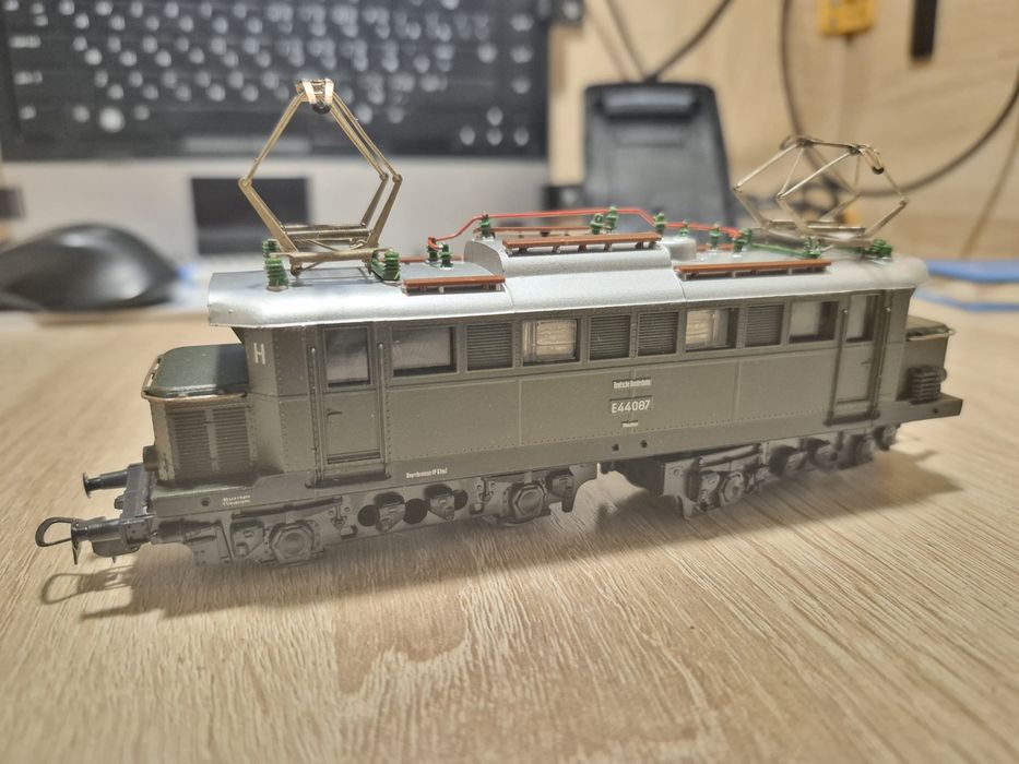 Модель железной дороги piko электровоз e44