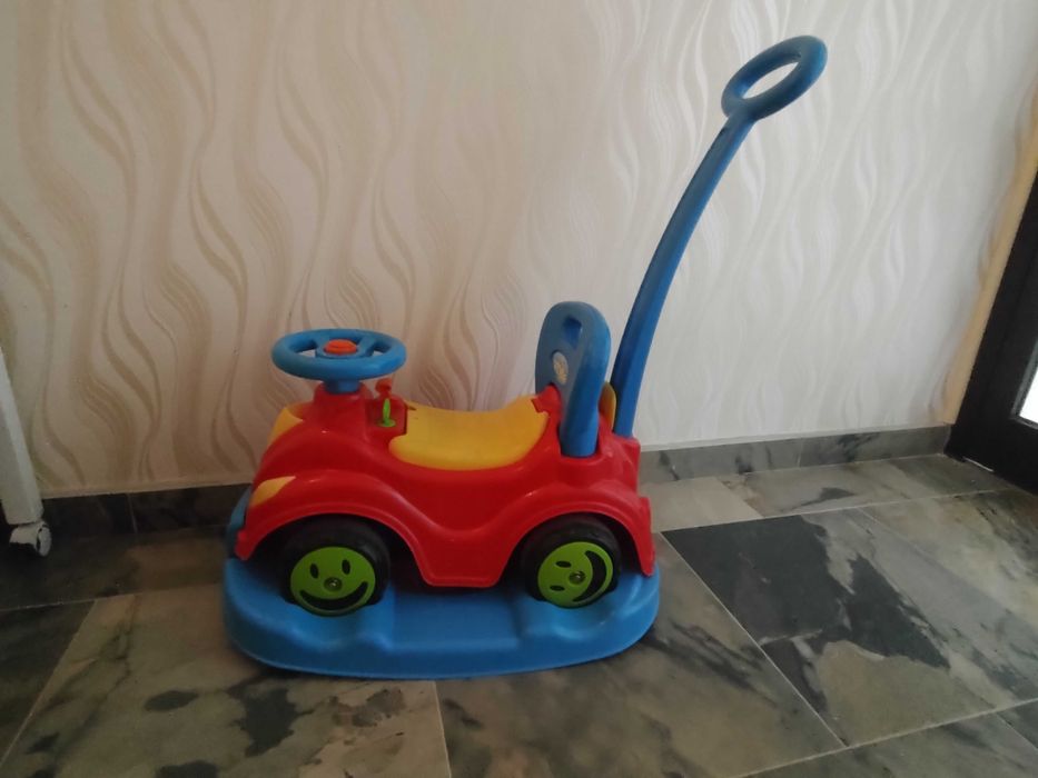 Комплект бебе - креватче, стол за хранене, колело и тротинетка