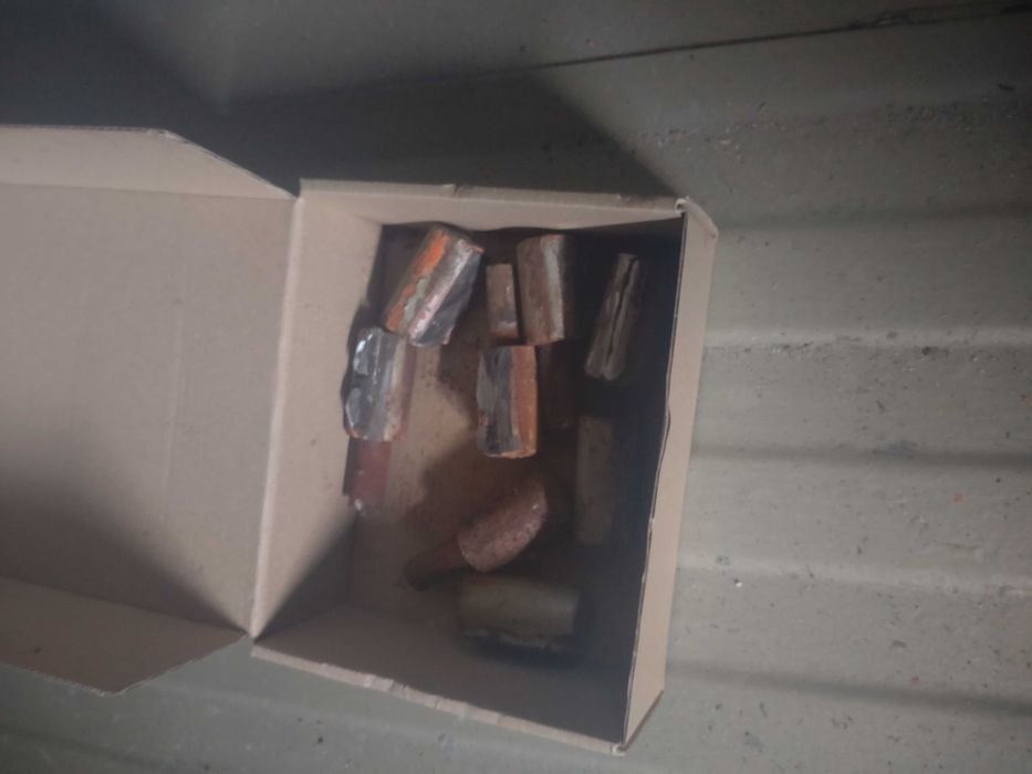 два броя гаражни врати за два гаража