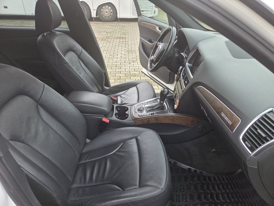 Vând Audi Q5 model 2010