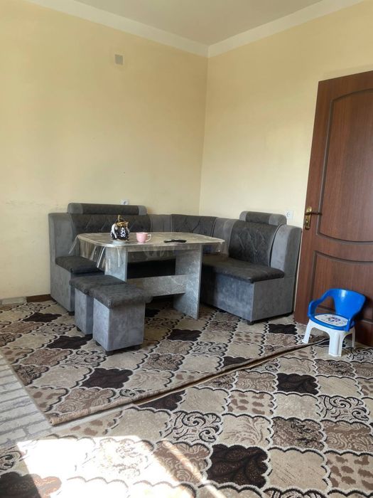 Охангарон шахар марказида 2 хонали уй сотилади.