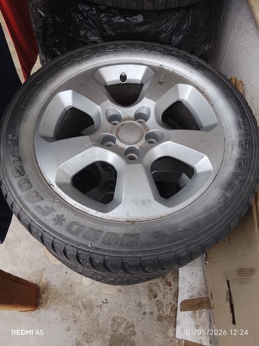 Vând cauciucuri cu tot cu jenti de aliaj