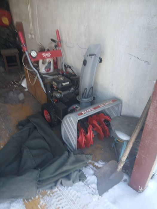 Продам снегауборочную машину