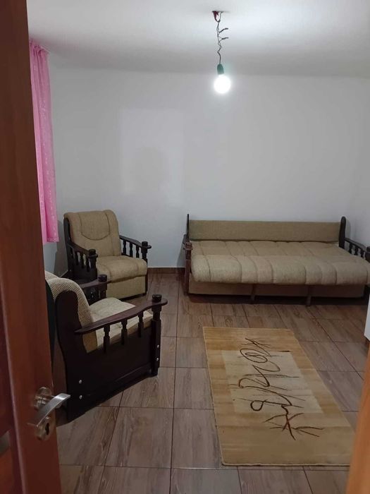 Inchiriez casa in Tomesti