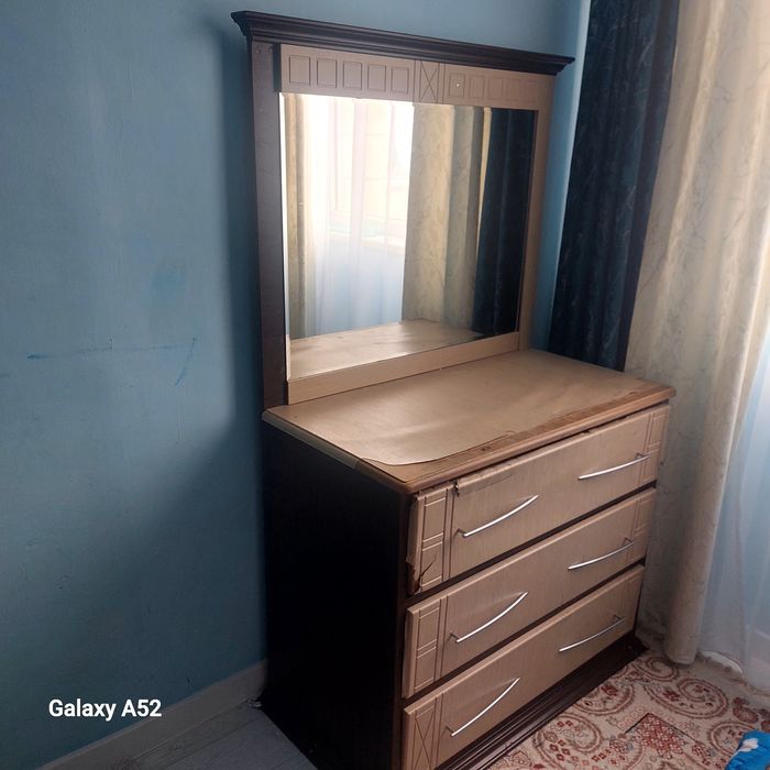 Комод аинасымен сатылады