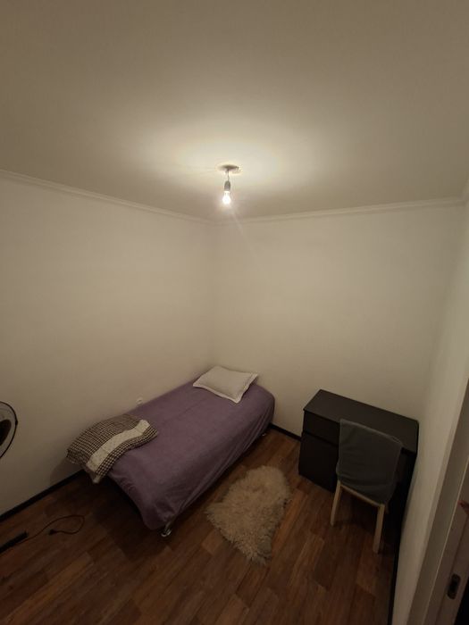 Комната сдаю на подселен Максимаия