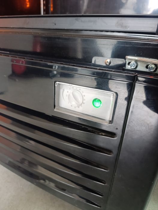 Хладилна витрина  Exquisit ELDC300 3XLB