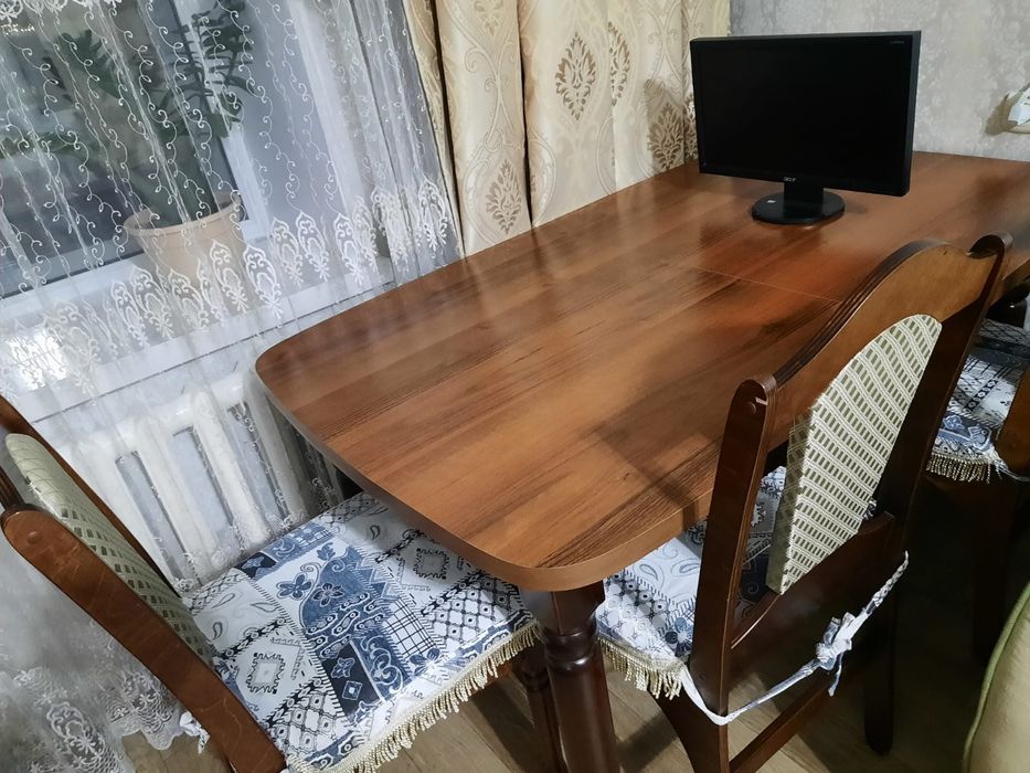 Продам стол и 6 стульев