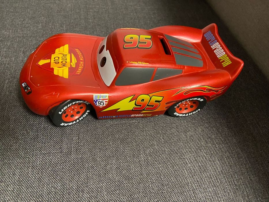 Roboți Transformers. Fulger Mc Queen.