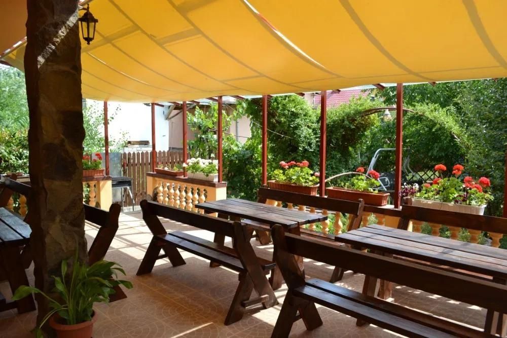 Vând pensiune în Corunca