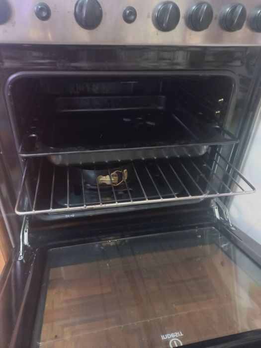 Продам газовую плиту