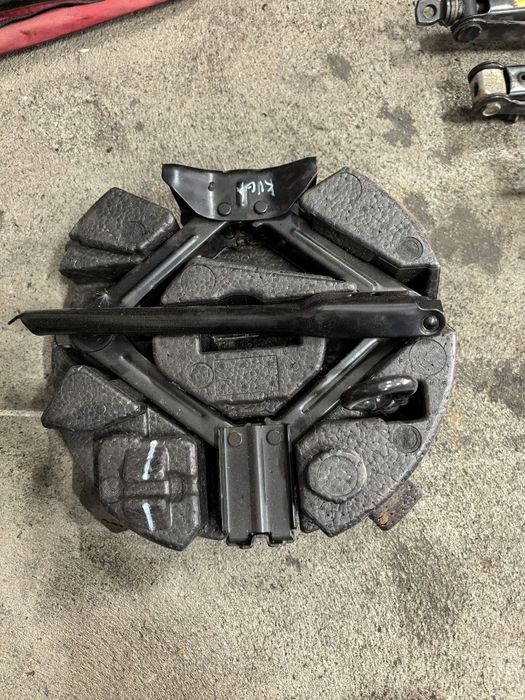 Крик за Ford Kuga