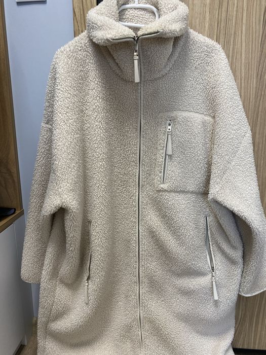 Яке от oysho в бял цвят