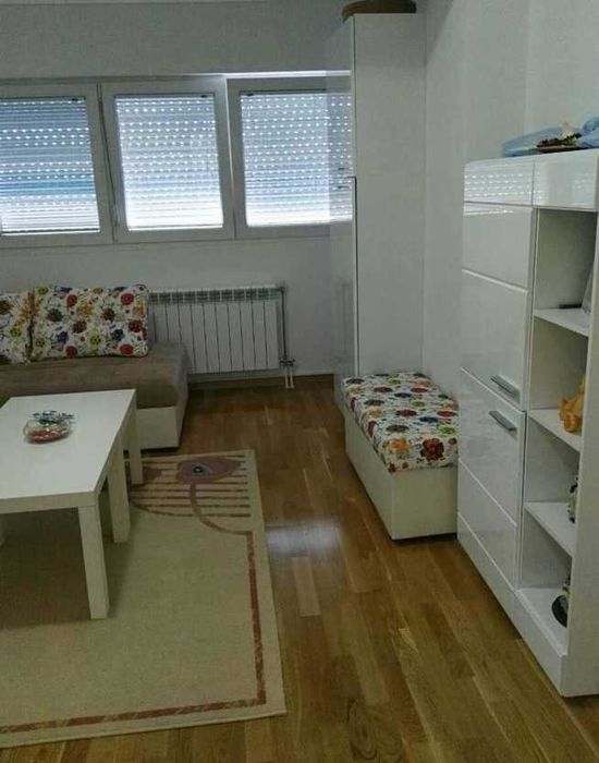 Дава се под наем Тристаен апартамент в Бургас, Зорница - 100 кв.м за 255 € - Снимка #1